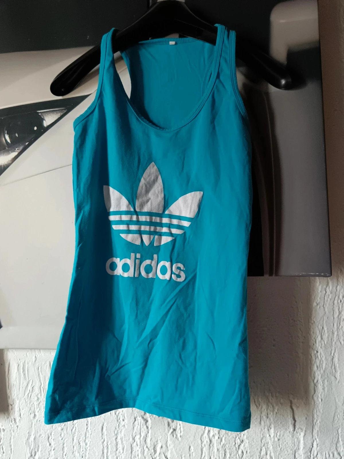 Débardeur bleu ciel adidas